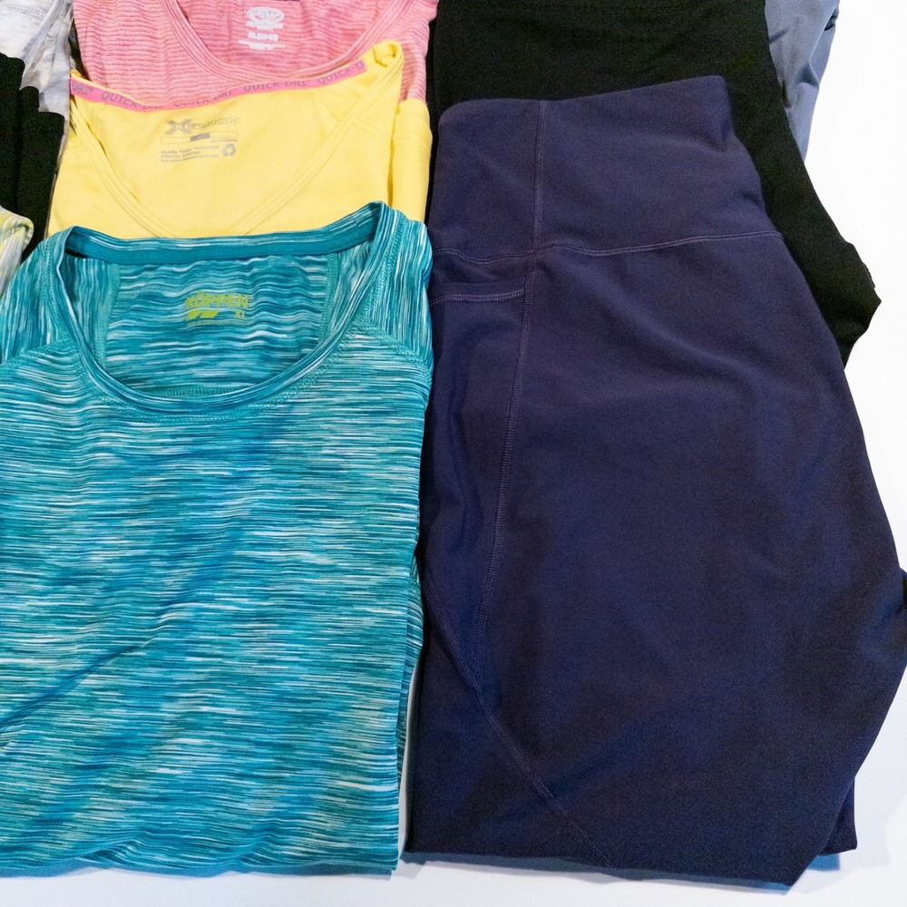 Mixed Brands Womens Activewear Lot XL Multicolored Athletic Tops Leggings - Picture 5 of 9
